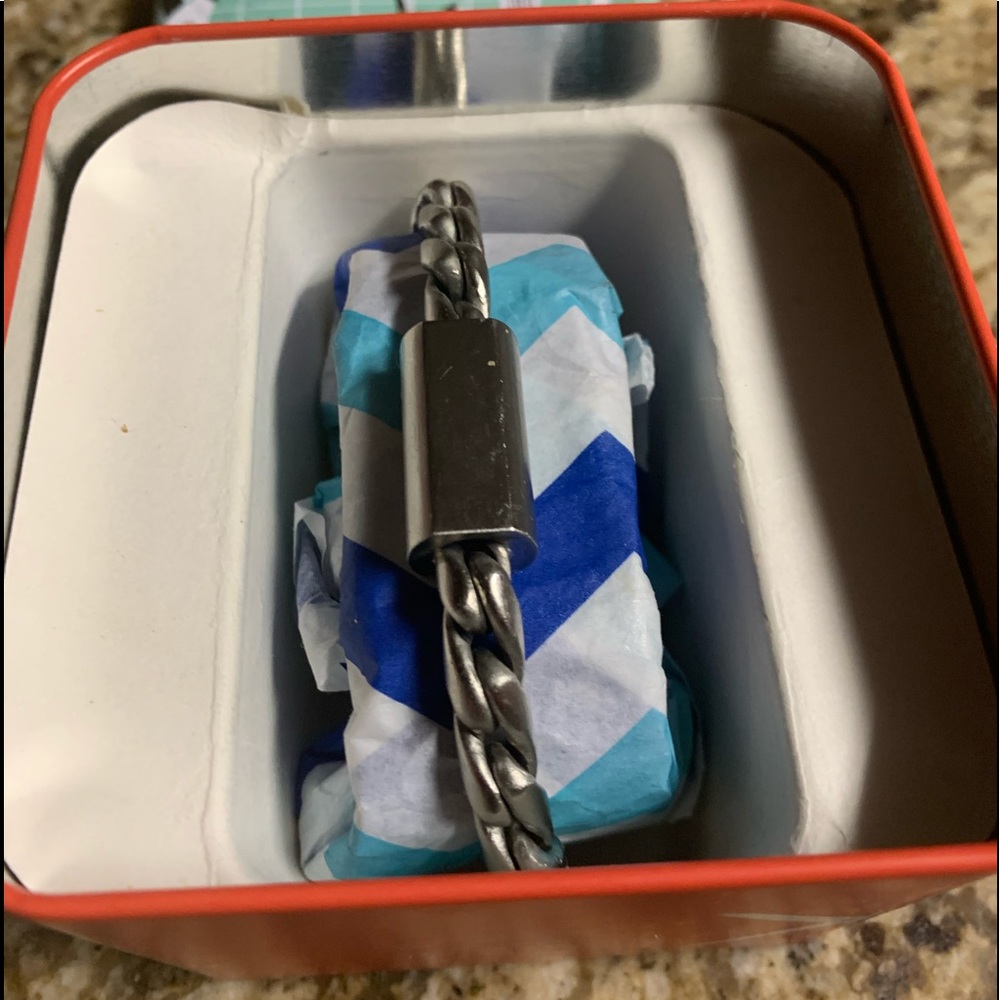 Fossil Men’s Magnet Bracket